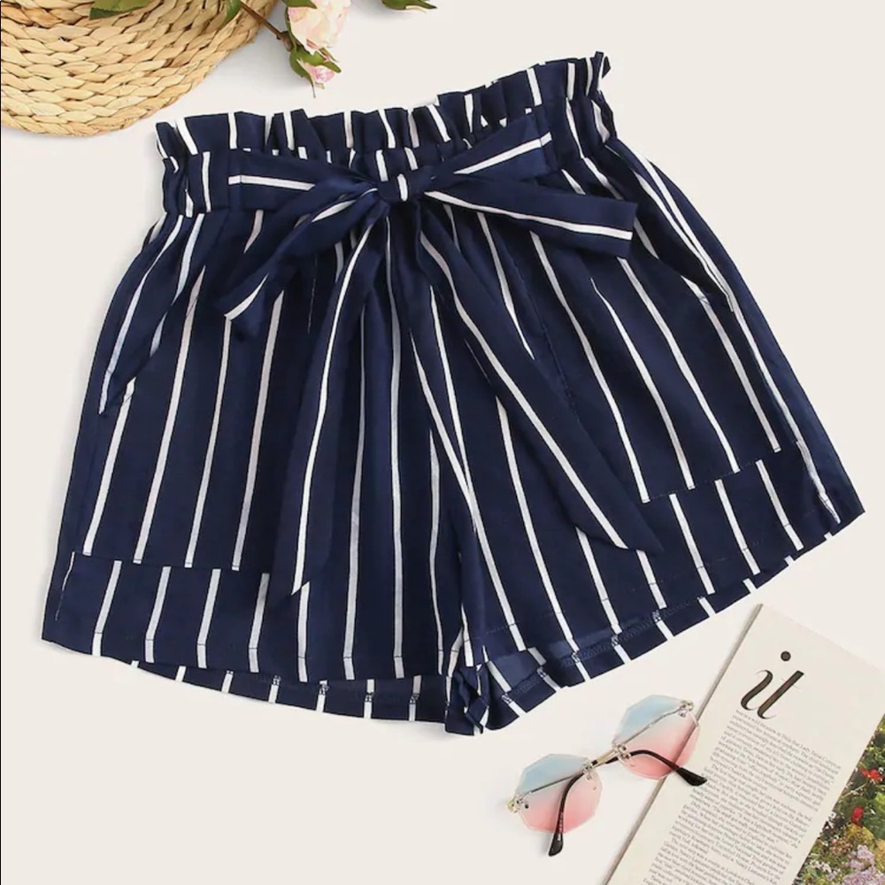 SOLD OUT❗️Striped Self Tie Waist Shorts - Picture 7 of 8